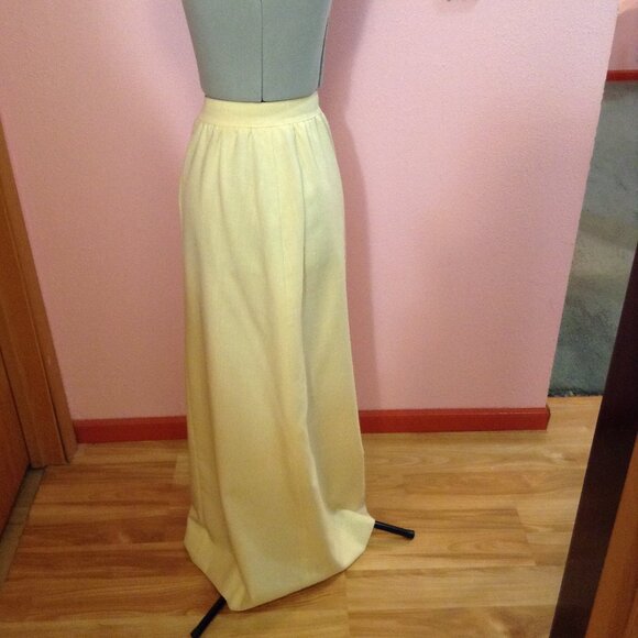 Vintage 1970s Lined Cream A-Line Maxi Skirt - Picture 2 of 5